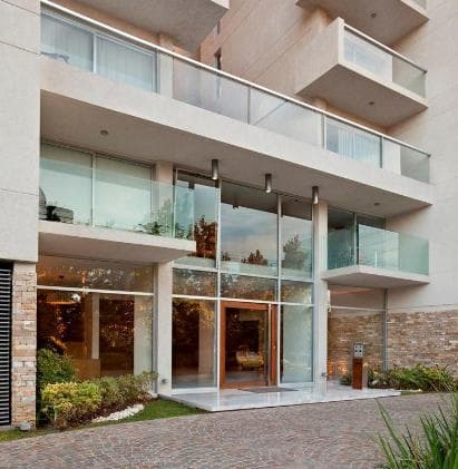 Cochera en venta en Torre Durban Mansilla Ituzaingó - 1