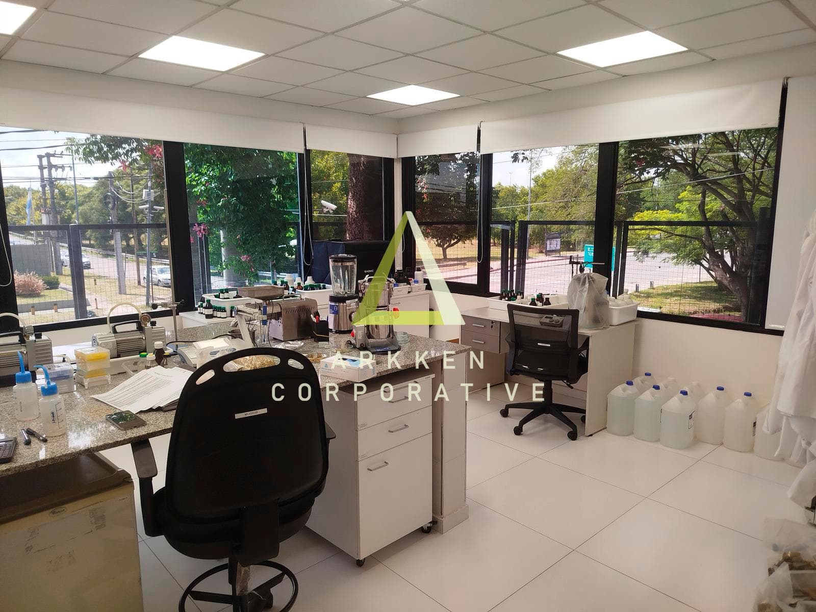OPORTUNIDAD!! Excelentes oficinas premium en alquiler en muy buena ubicación de San Isidro - 1