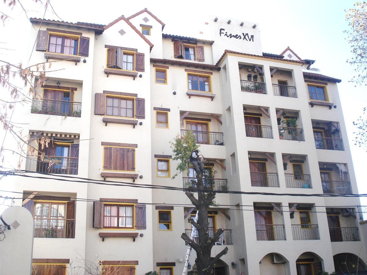 Departamento 4 ambientes en alquiler en Adrogue con cochera - 1