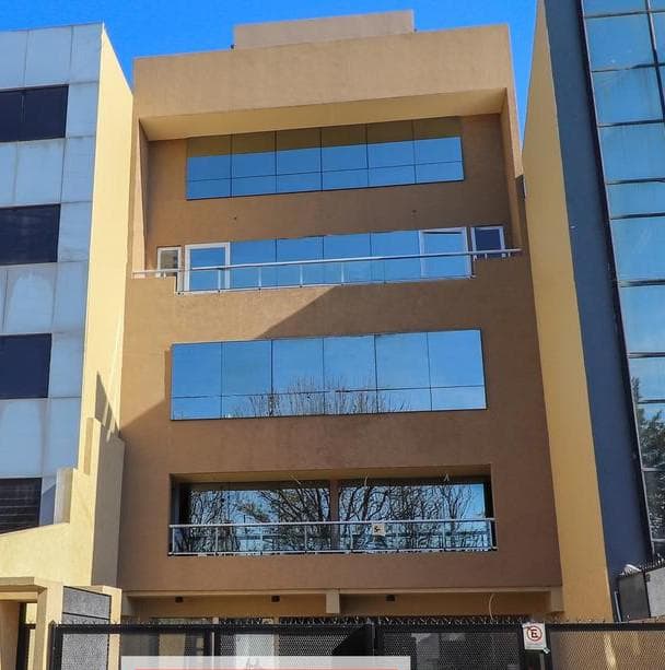 4 UNIDADES DE DEPARTAMENTOS / OFICINAS - 3 AMB EN DÚPLEX CON BALCÓN Y COCHERA!! - 1