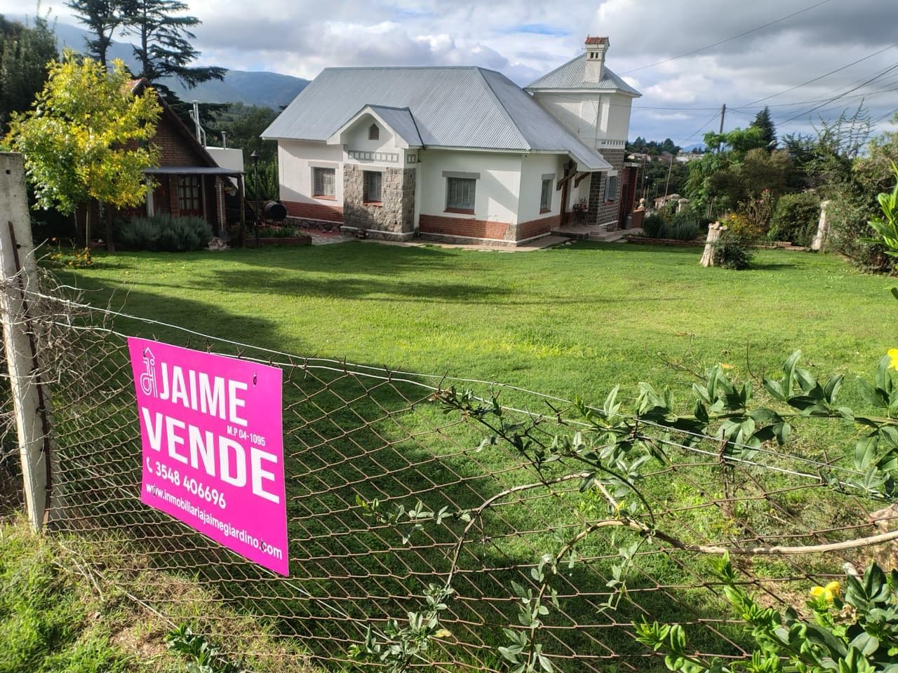 HERMOSO CHALET DE ESTILO CON 1600 METROS DE PARQUE UBICADO EN LA MEJOR ZONA RESIDENCIAL DE HUERTA GRANDE - 1