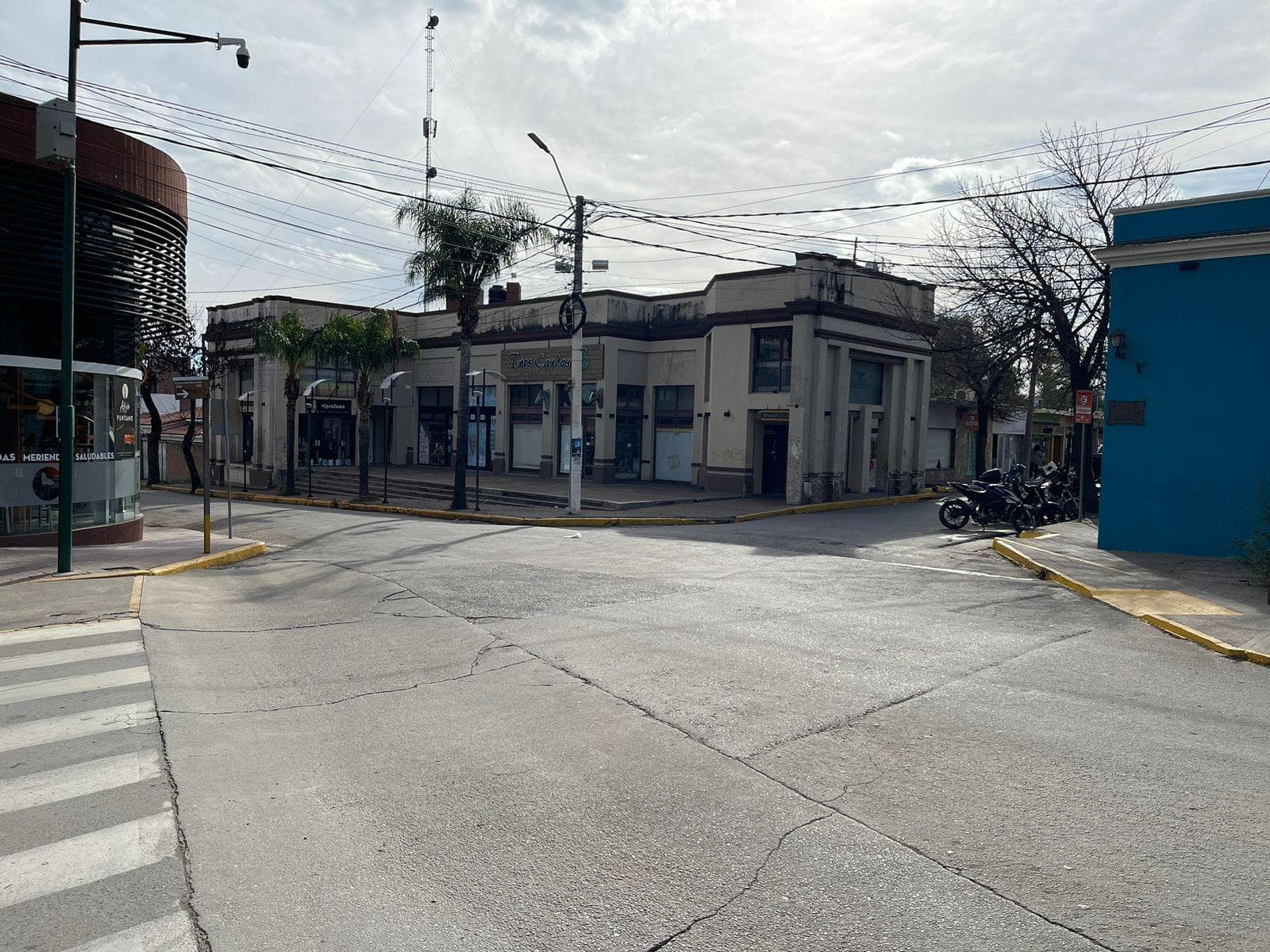 Oportunidad Se Vende Local en Coronel Mercau esq. Presidente Peron - 1
