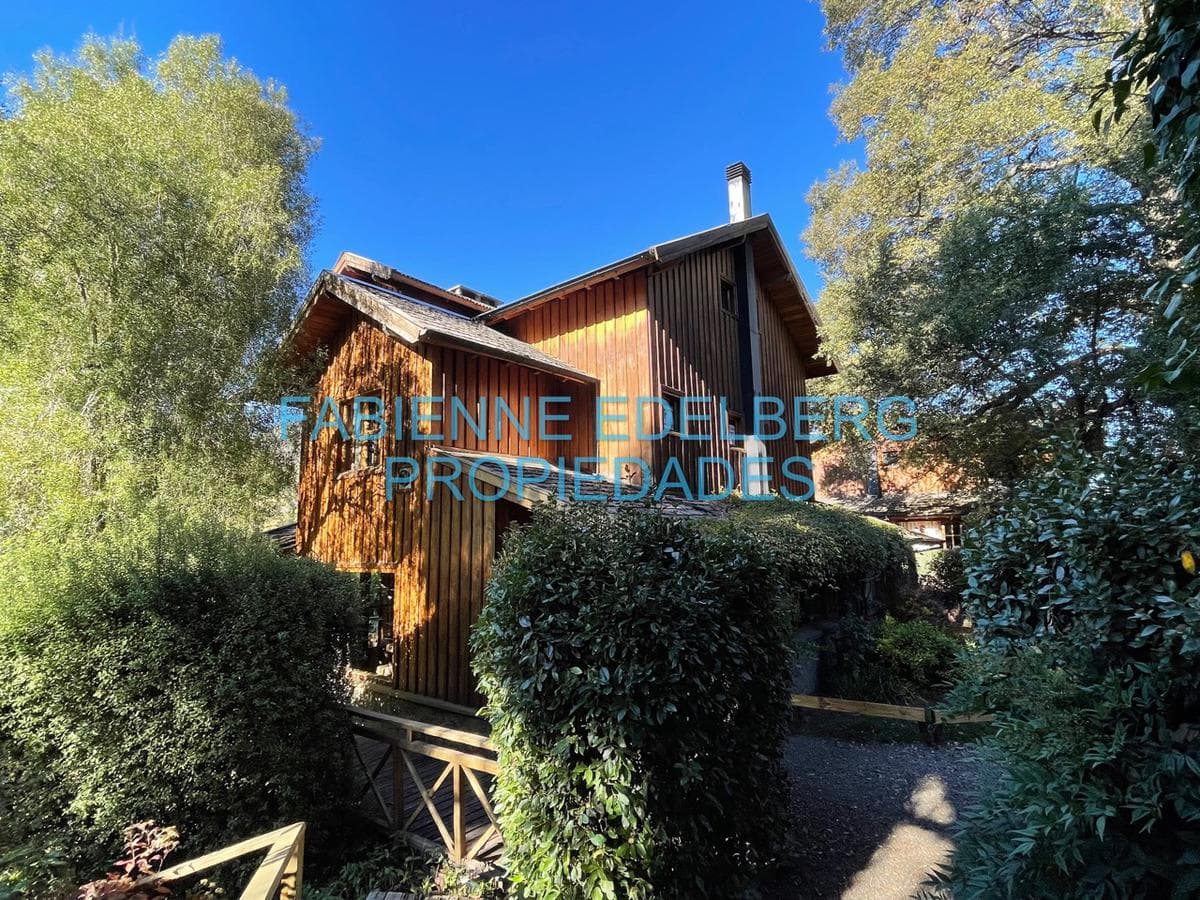 Complejo de cabañas en venta en el centro - San Martin De Los Andes - 1