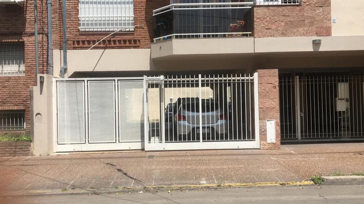 Cochera descubierta en centa, Martinez - 1