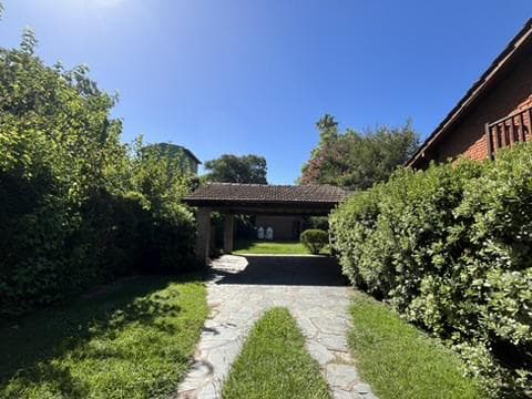 En venta lindisima quinta en barrio Yei Porá, Del Viso - 2