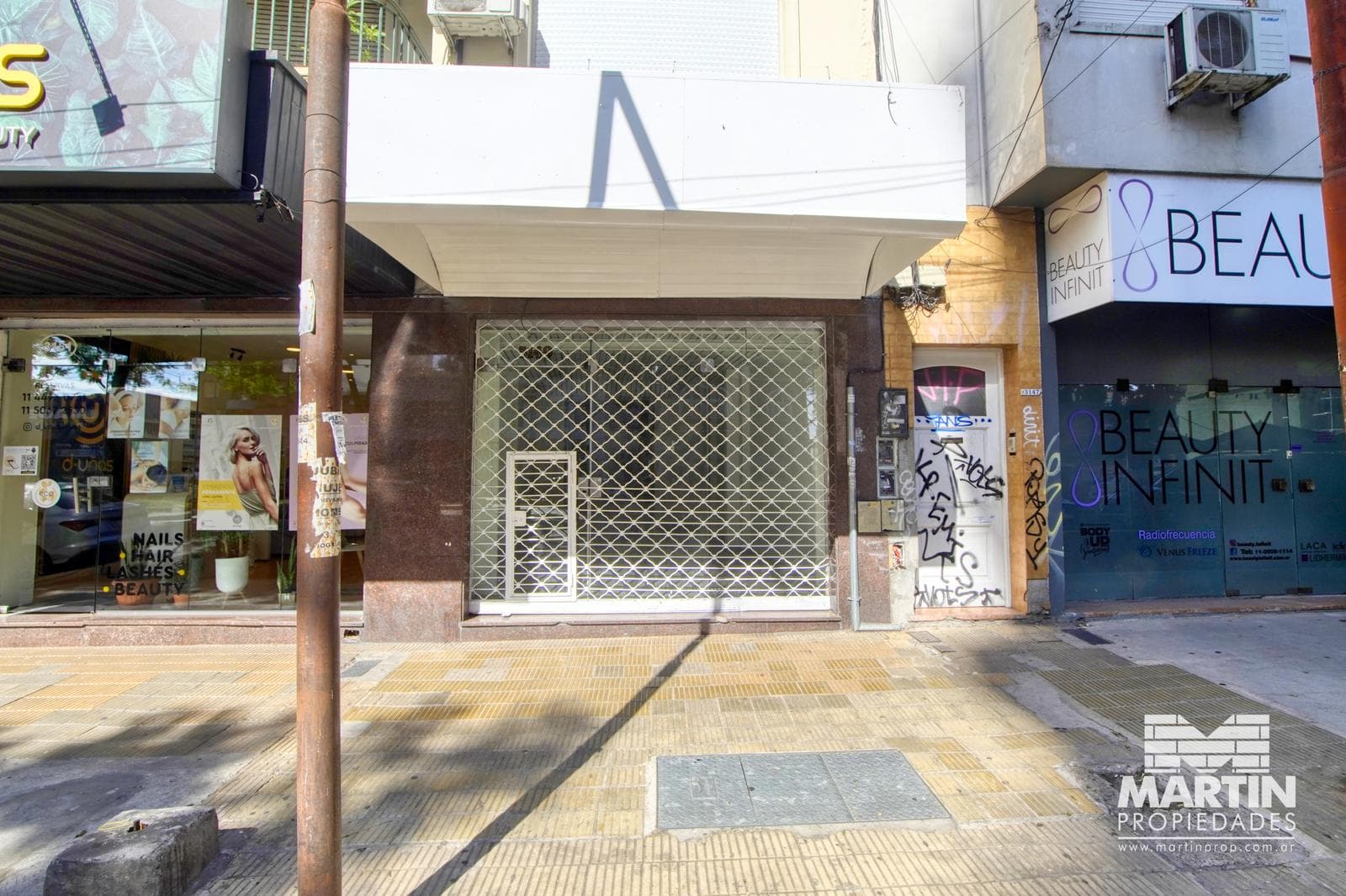 Local en Venta de 48 mts cubiertos con Patio, sin Gas en Olivos Zona Comercial - 1