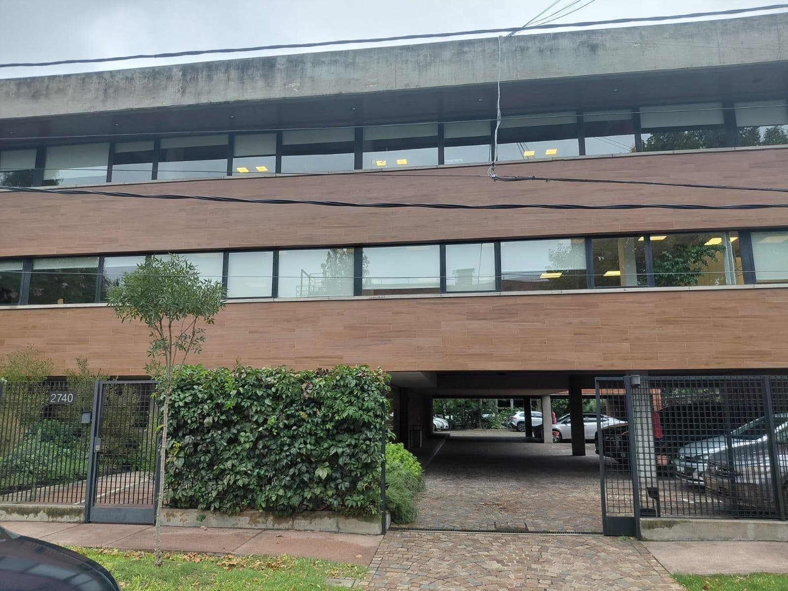 Alquiler de oficinas de 240 m2 en Beccar - 1