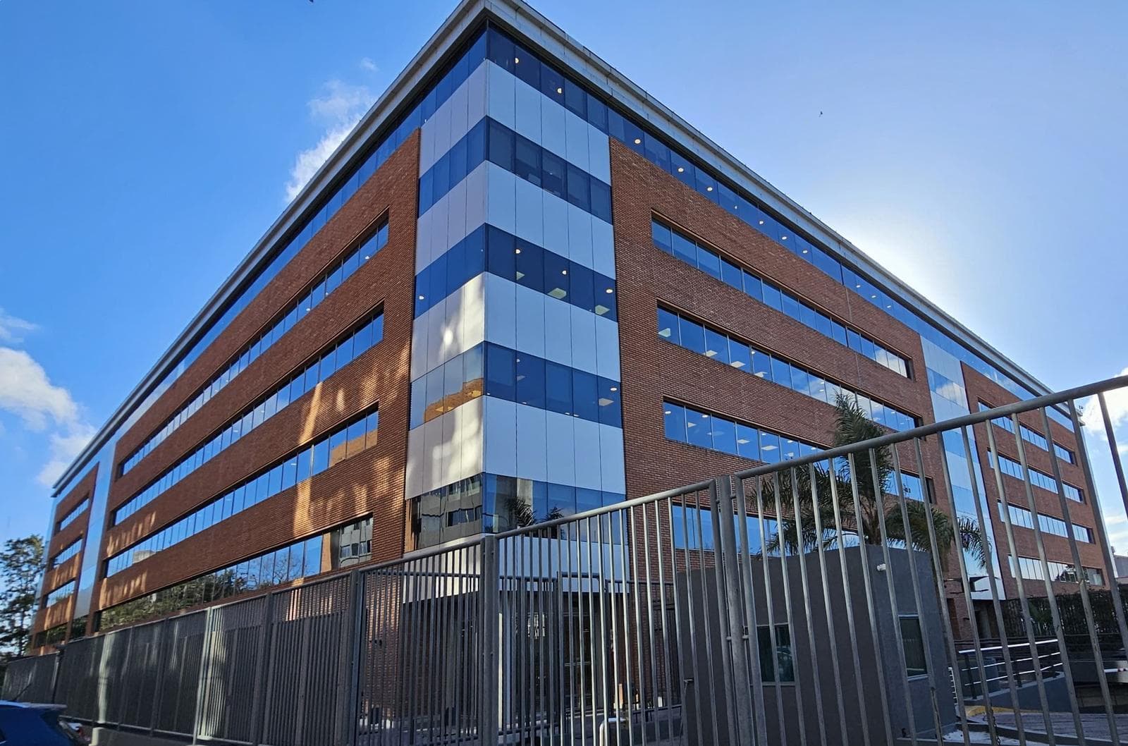 Alquiler de oficina de 2.600 m2 en Olivos - 1