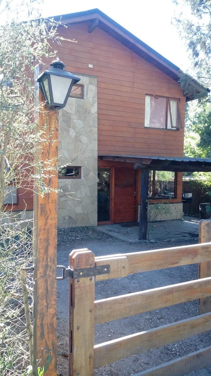 Complejo de cabañas en venta - 5 Dormitorios 4 Baños - 610Mts2 - Villa La Angostura - 1