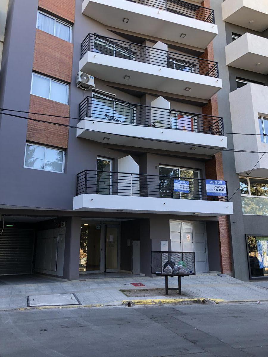 Amplio y luminoso monoambiente de 45 m2 en alquiler - 1