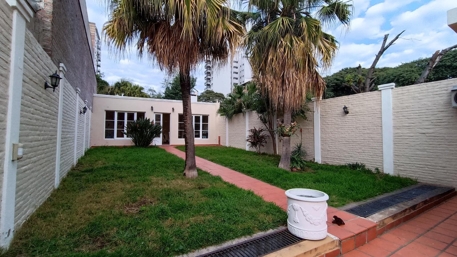 Casa 4 dormitorios Impecable Zona Parque - 1