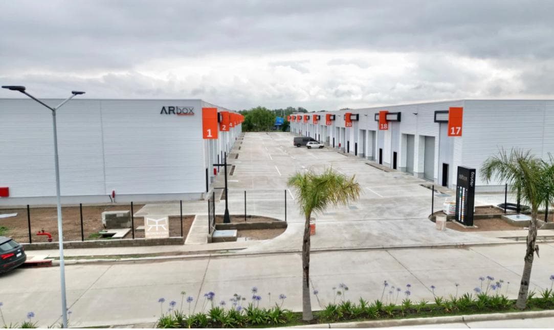 Depósito en alquiler y venta 235m2 cubiertos complejo cerrado con seguridad Polo Spegazzini Ezeiza - 1