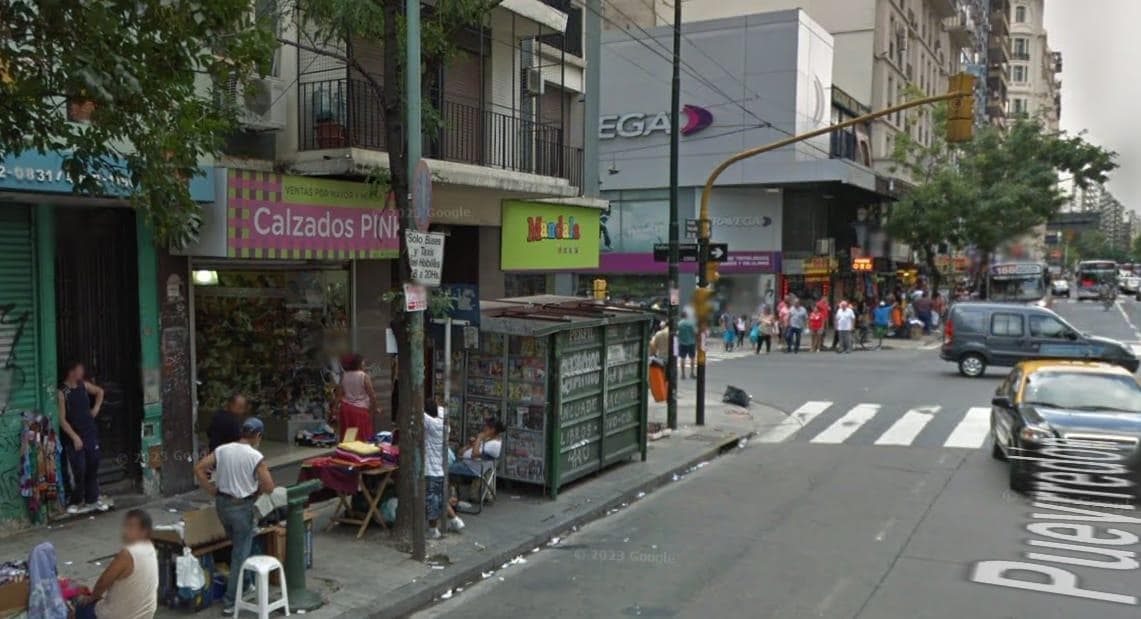 Muy buen local de 2 plantas en excelente ubicación. Apto todo destino.- Once - 1