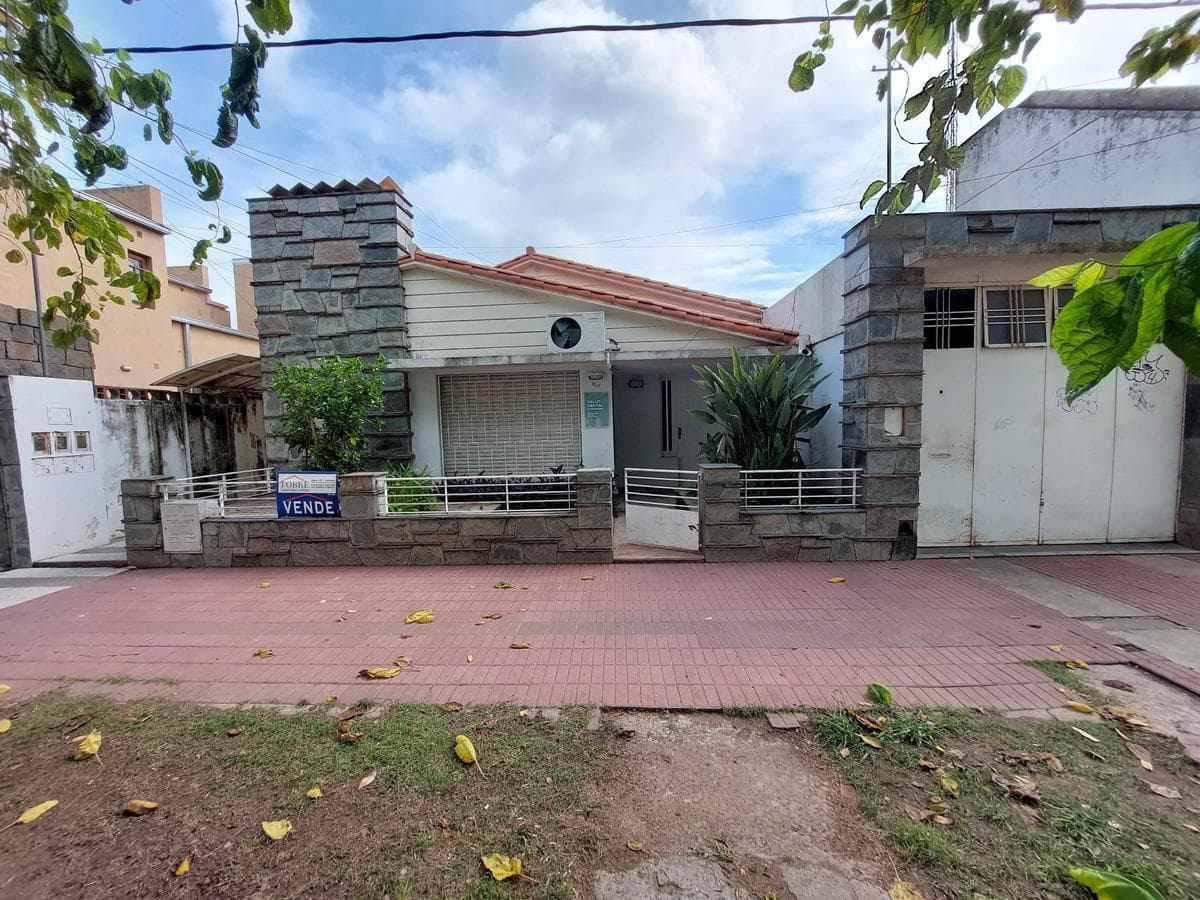 Casa + 3 departamentos en Rafaela - 1