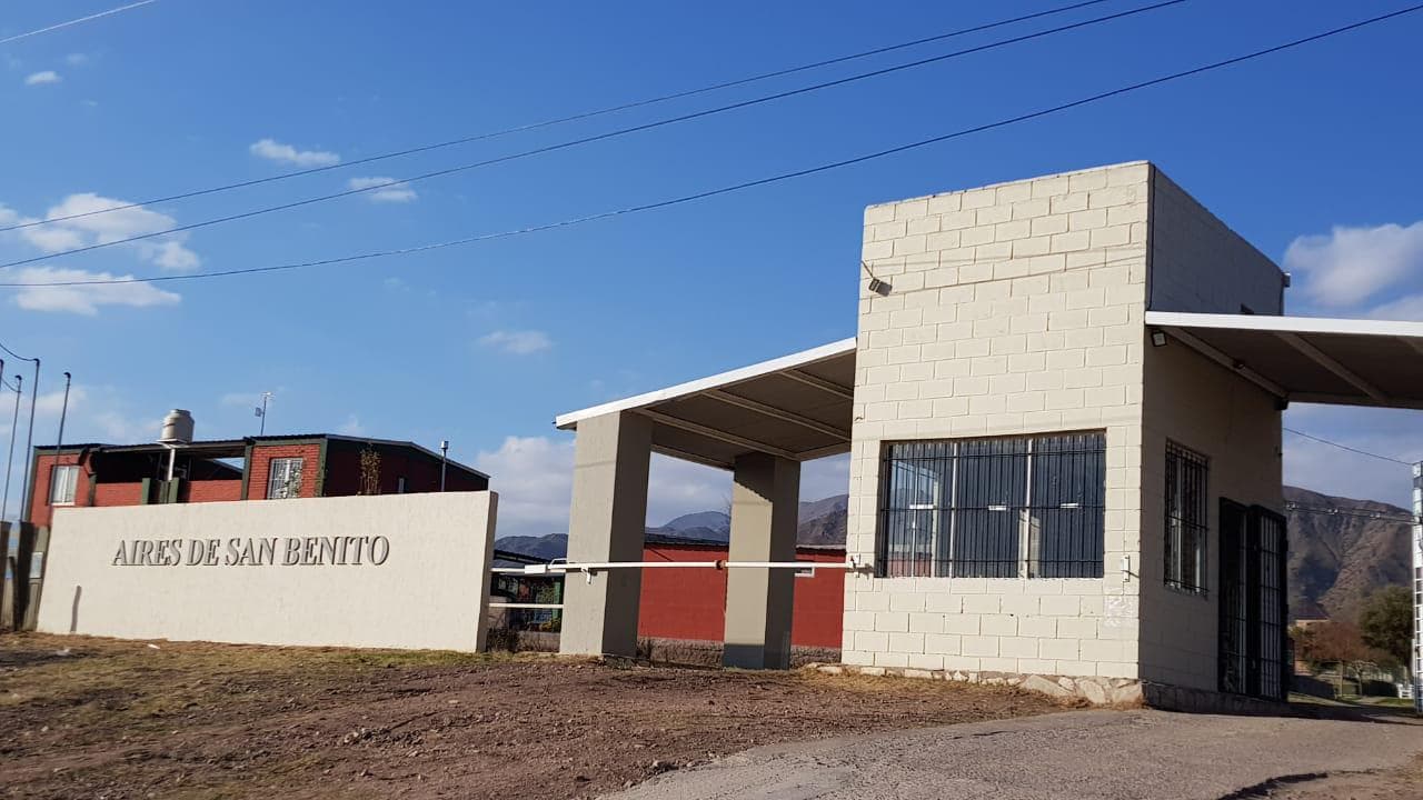 VENTA Terreno 800 m2. Autopista 25 de Mayo - 1