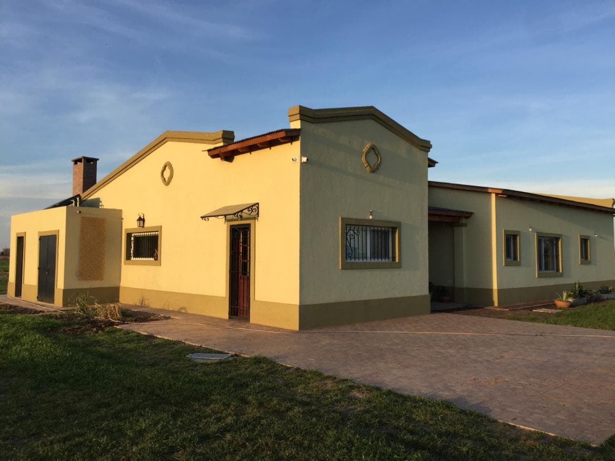 Chacra en venta - 2 Dormitorios 2 Baños - Cocheras - 67.500Mts2 - Pergamino - 1