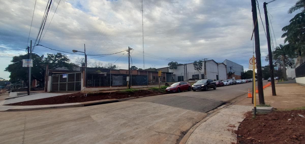 Se vende importante propiedad con amplio depósito - Garupa Limite Posadas - 1