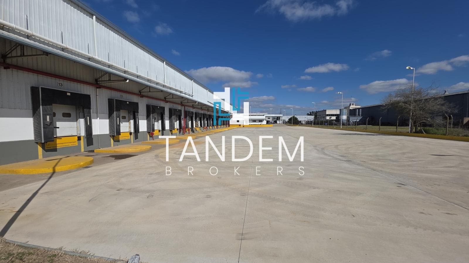 EXCELENTE NAVE AAA en alquiler con docks de carga - Parque Industrial Garin - 1