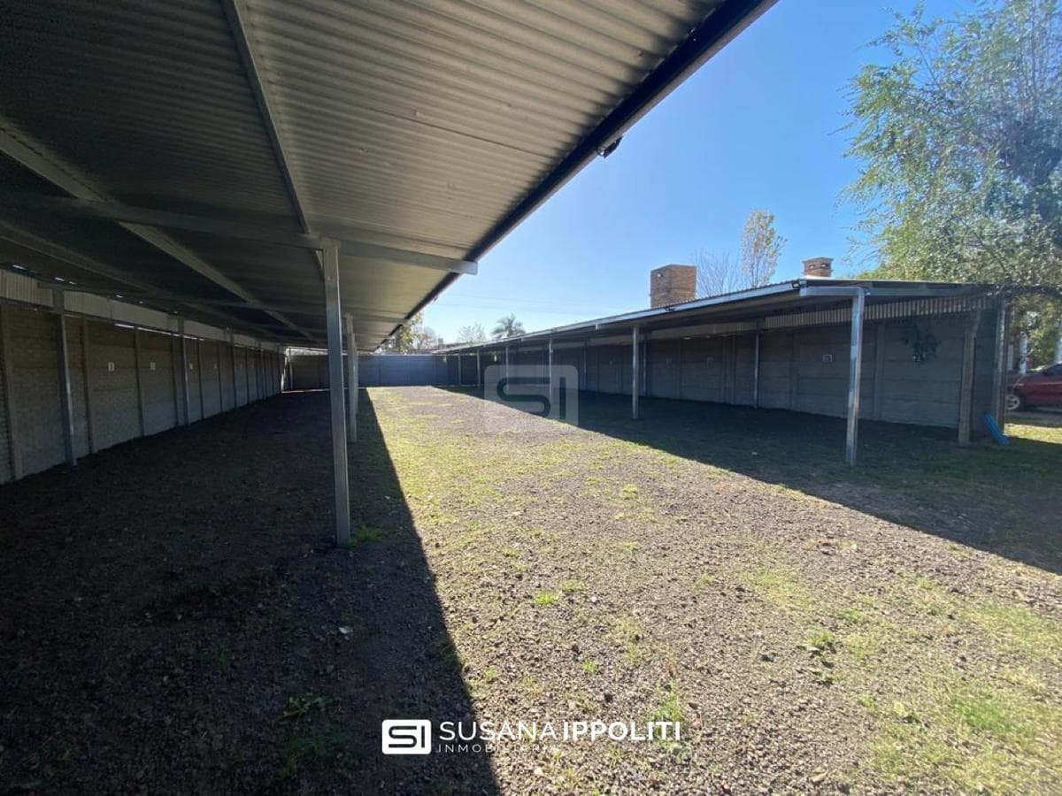 Cocheras en alquiler techadas zona céntrica Roldán - 1