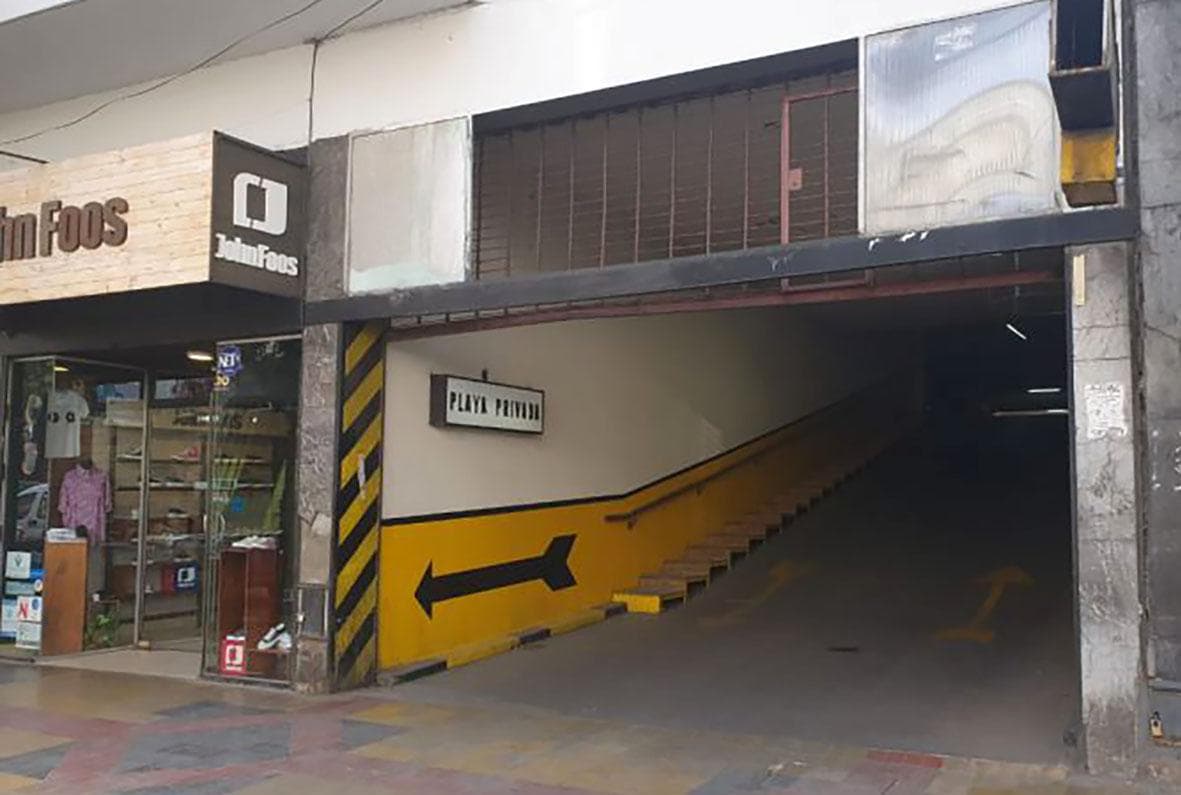 HAUSER VENDE COCHERA EN EL CENTRO DE MENDOZA - 1