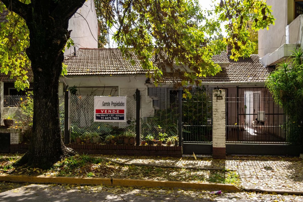 Chalet excelente ubicacion residencial - 1