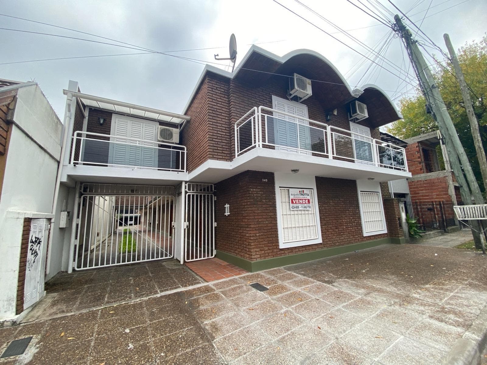 Departamento 4 ambientes en venta en el centro de Florencio Varela - 1