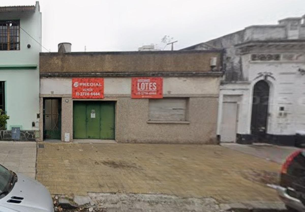 Terreno con casa en Flores - 1