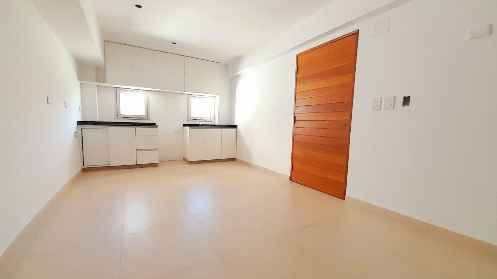 4 UNIDADES DE DEPARTAMENTOS / OFICINAS - 3 AMB EN DÚPLEX CON BALCÓN Y COCHERA!! - 1