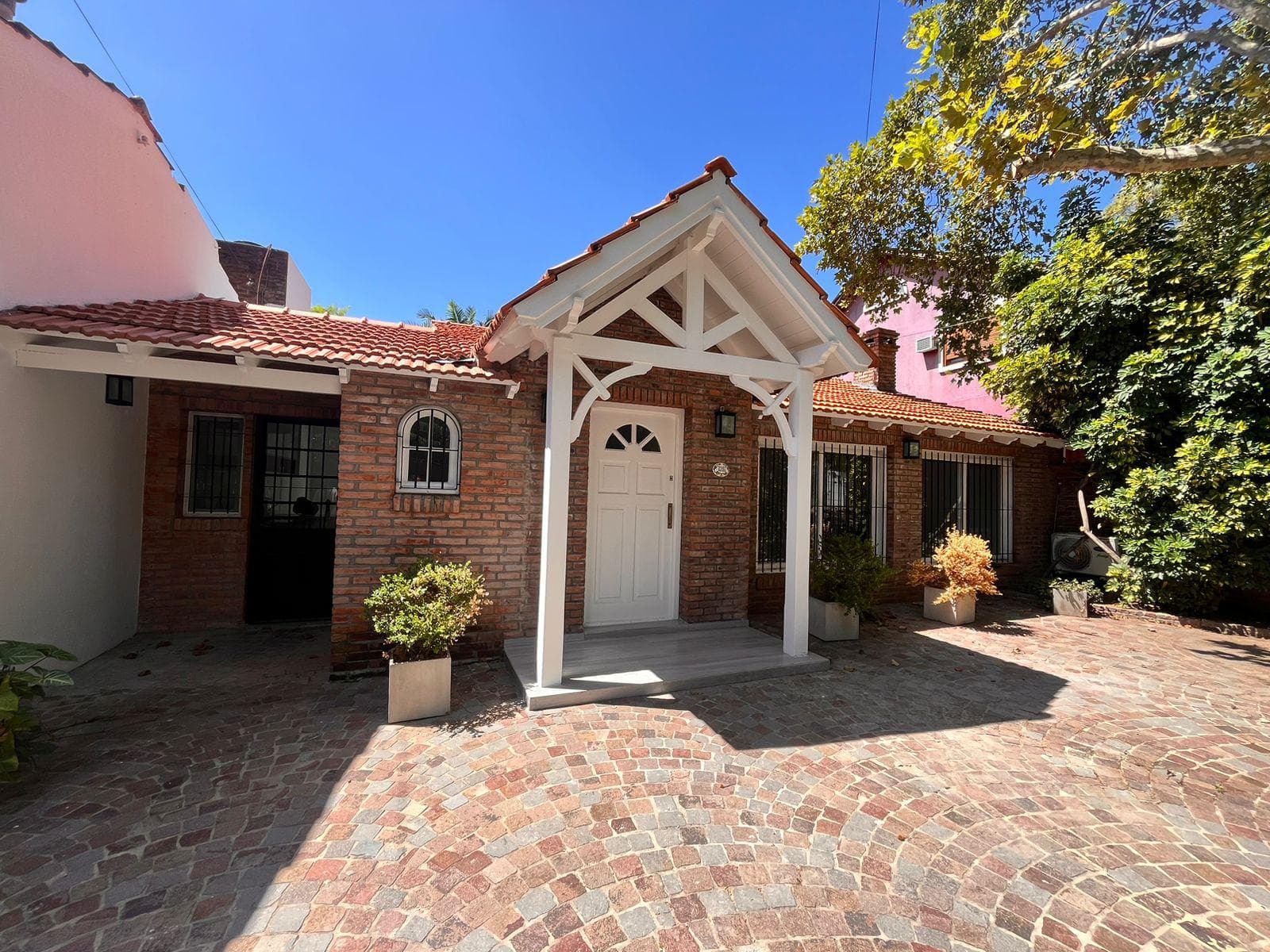 Casa en Alquiler 2 dormitorios jardín Pileta. Miguenz al 2900 Punta Chica - 1