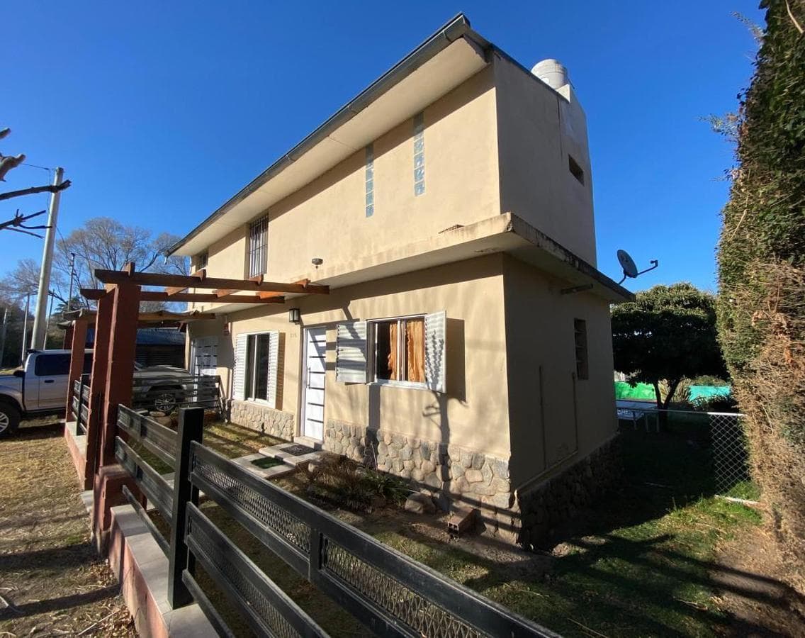 CASA CON PILETA EN VENTA | B° EL MIRADOR | SANTA ROSA DE CALAMUCHITA - 1