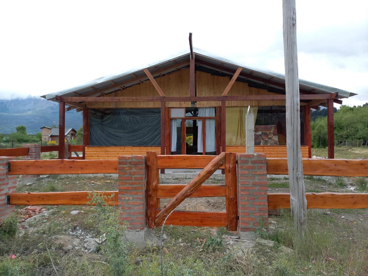 Local de 155m2 en construcción más Monoambiente de 30m2 en Paraje Entre Ríos, Chubut - 1