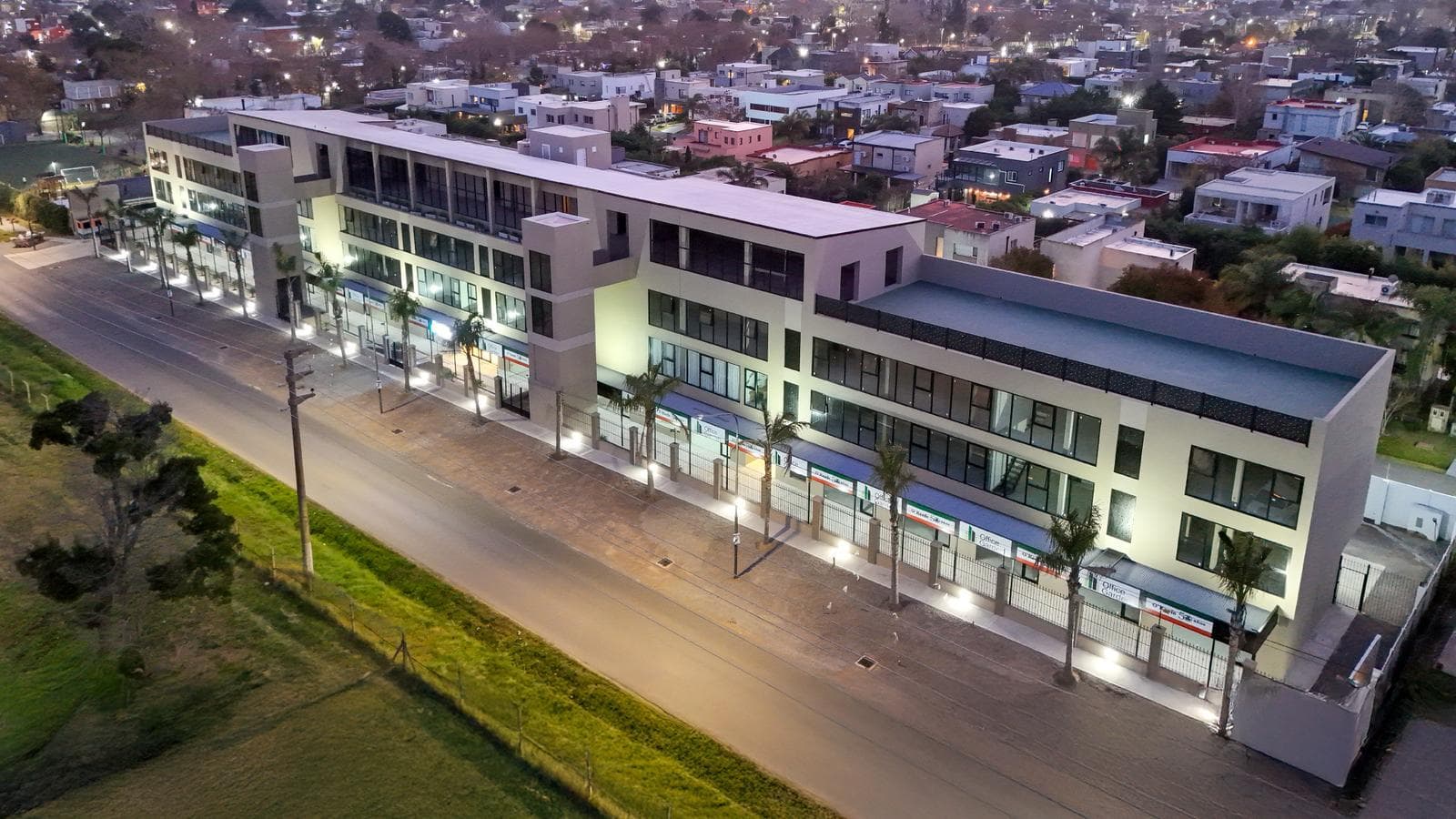 Local COMERCIAL - Venta en pozo - Capitalización y renta - PASEO DE COMPRAS - Hudson - BERAZATEGUI - 1