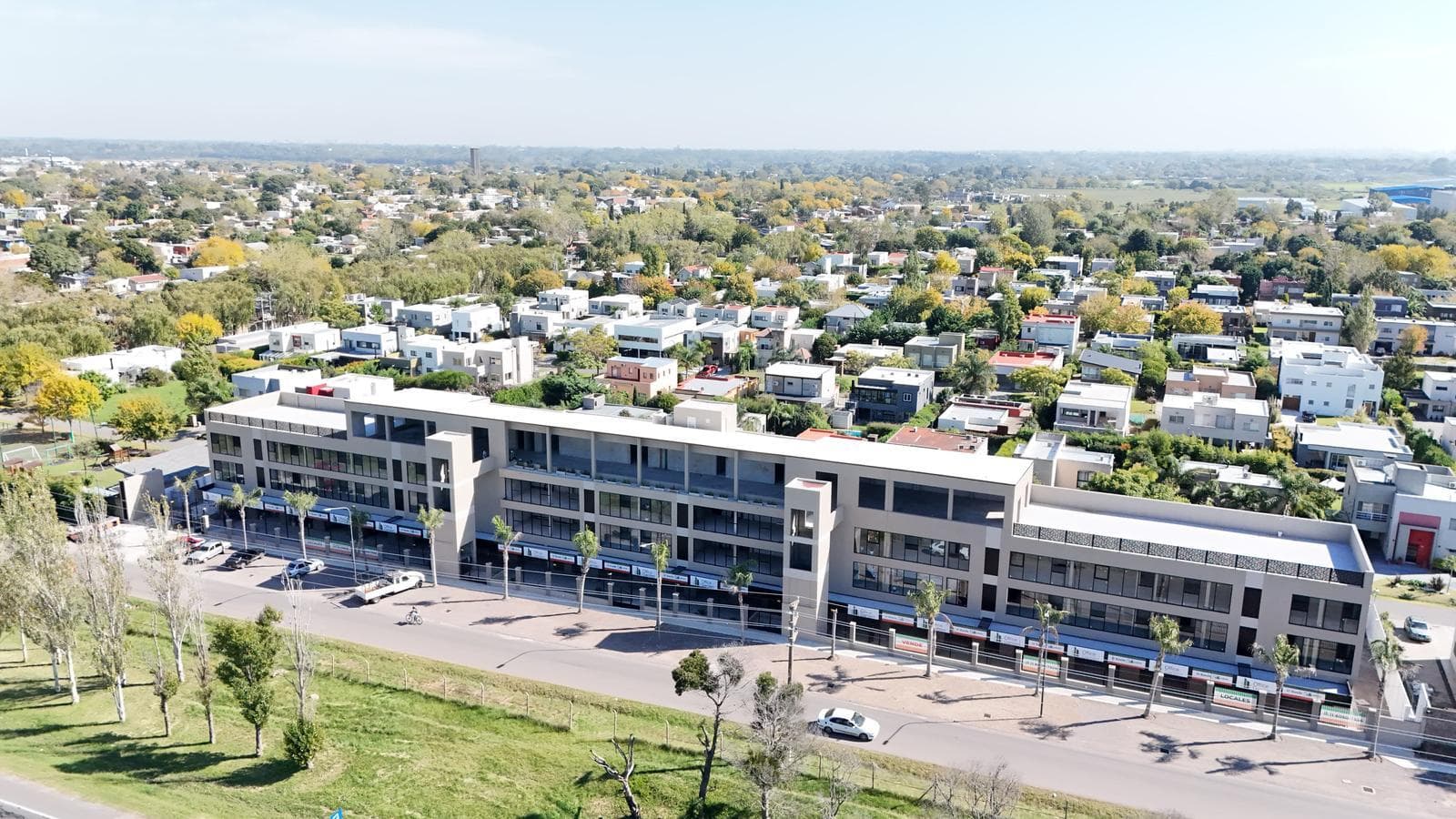 Local comercial con cochera en alquiler - Hudson - ZONA SUR- BERAZATEGUI - 1