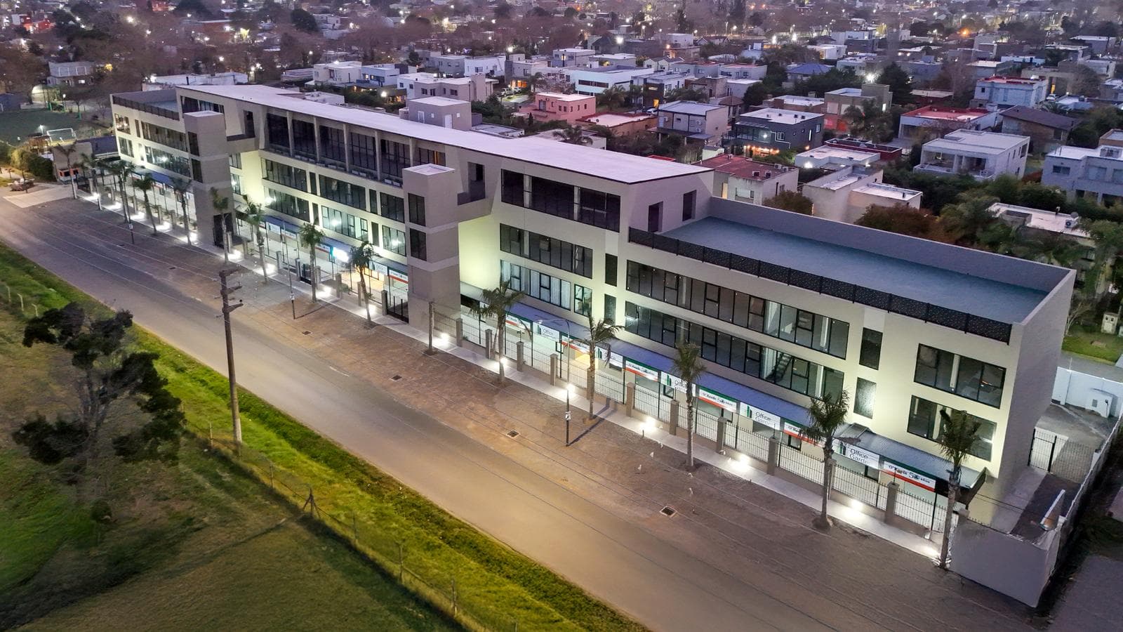 Local COMERCIAL - Venta en pozo - Capitalización y renta - PASEO DE COMPRAS - Hudson - BERAZATEGUI - 1