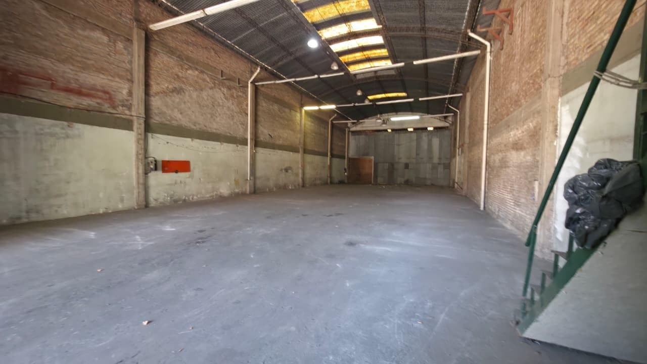 Galpón - Luis Guillon - 1