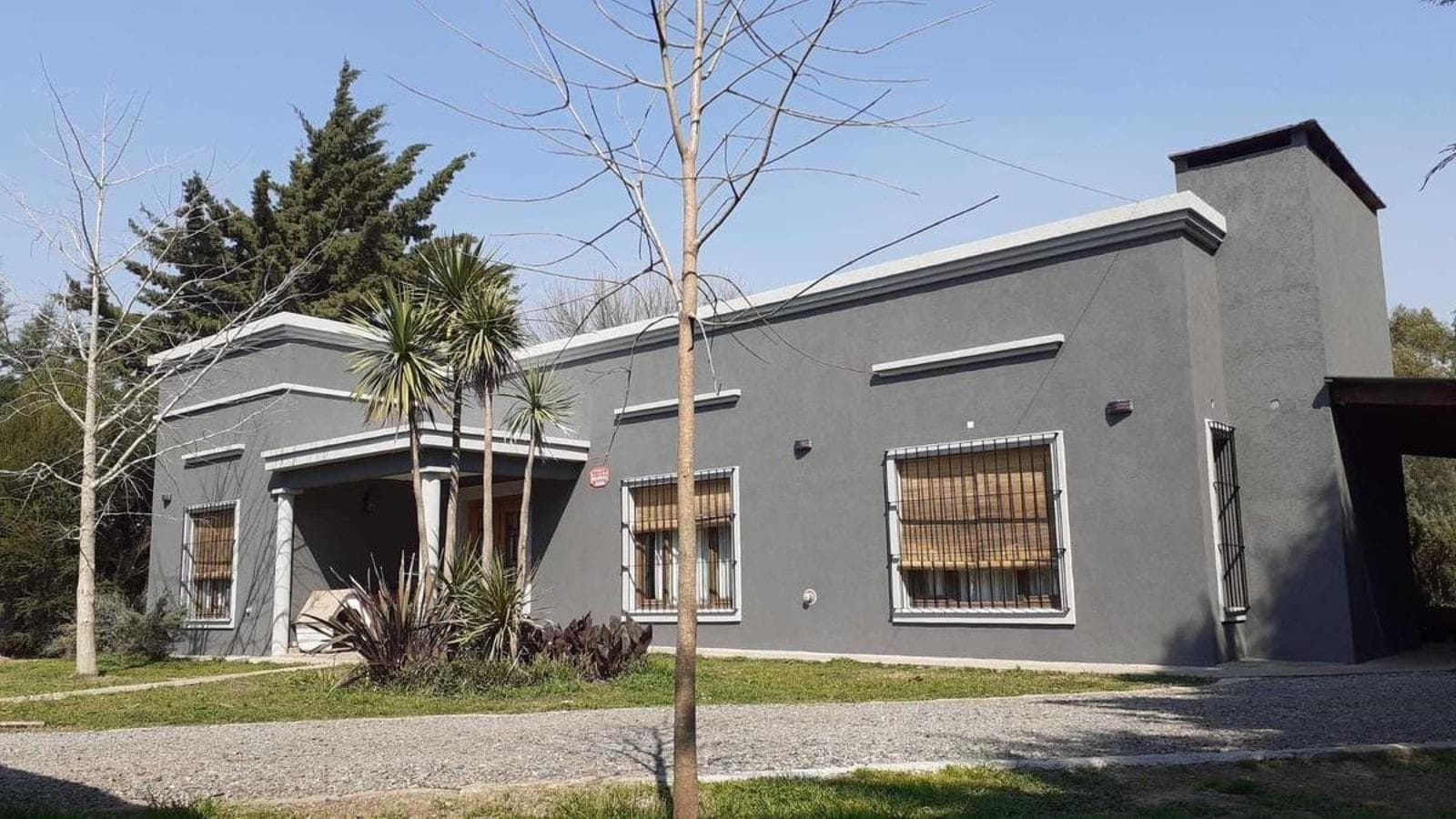 Casa en venta - 3 Dormitorios 3 Baños - 300 mts2 - Baradero - 1