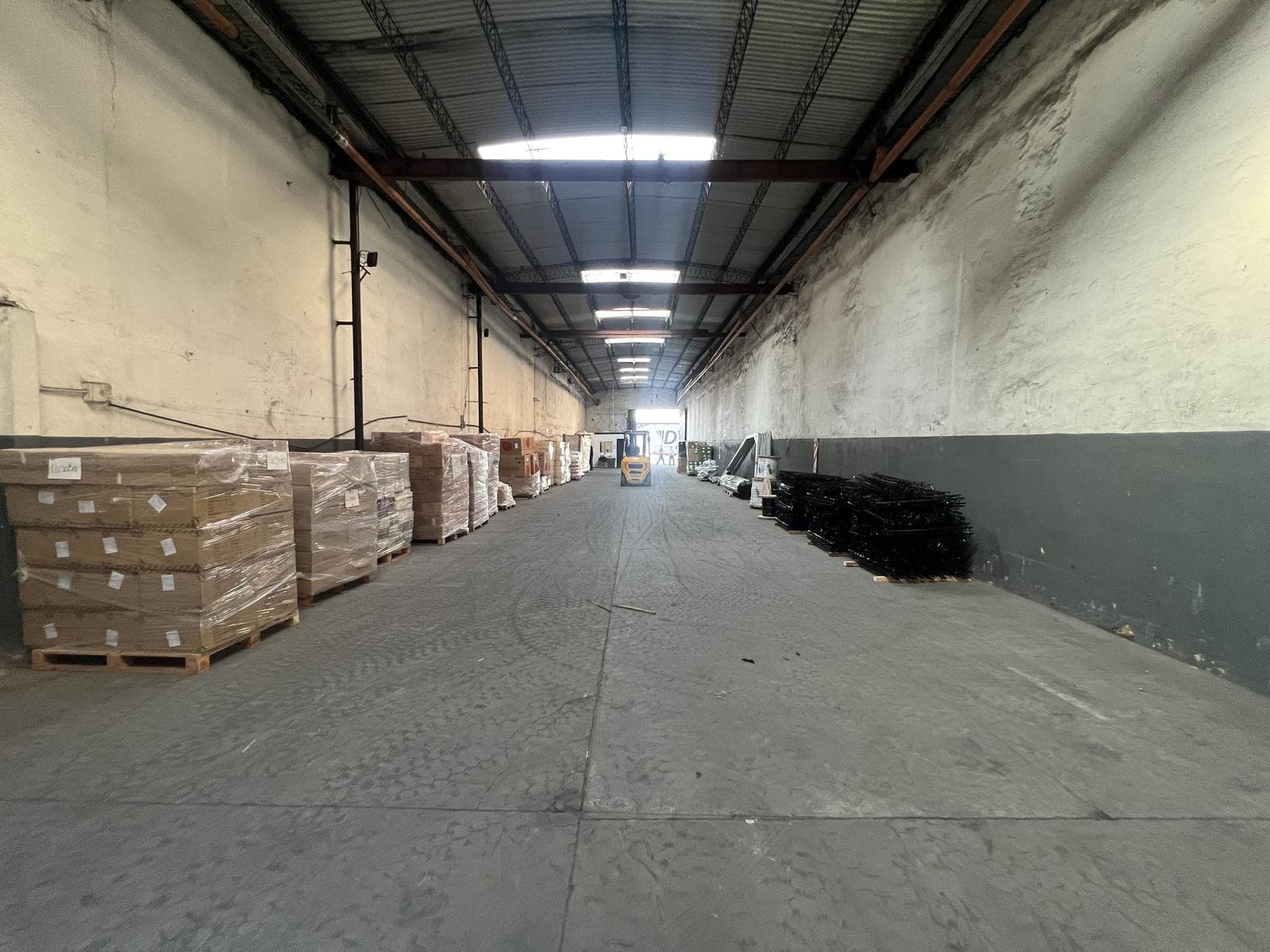 Galpón en alquiler 490 M2 zonificacion Industrial - 1