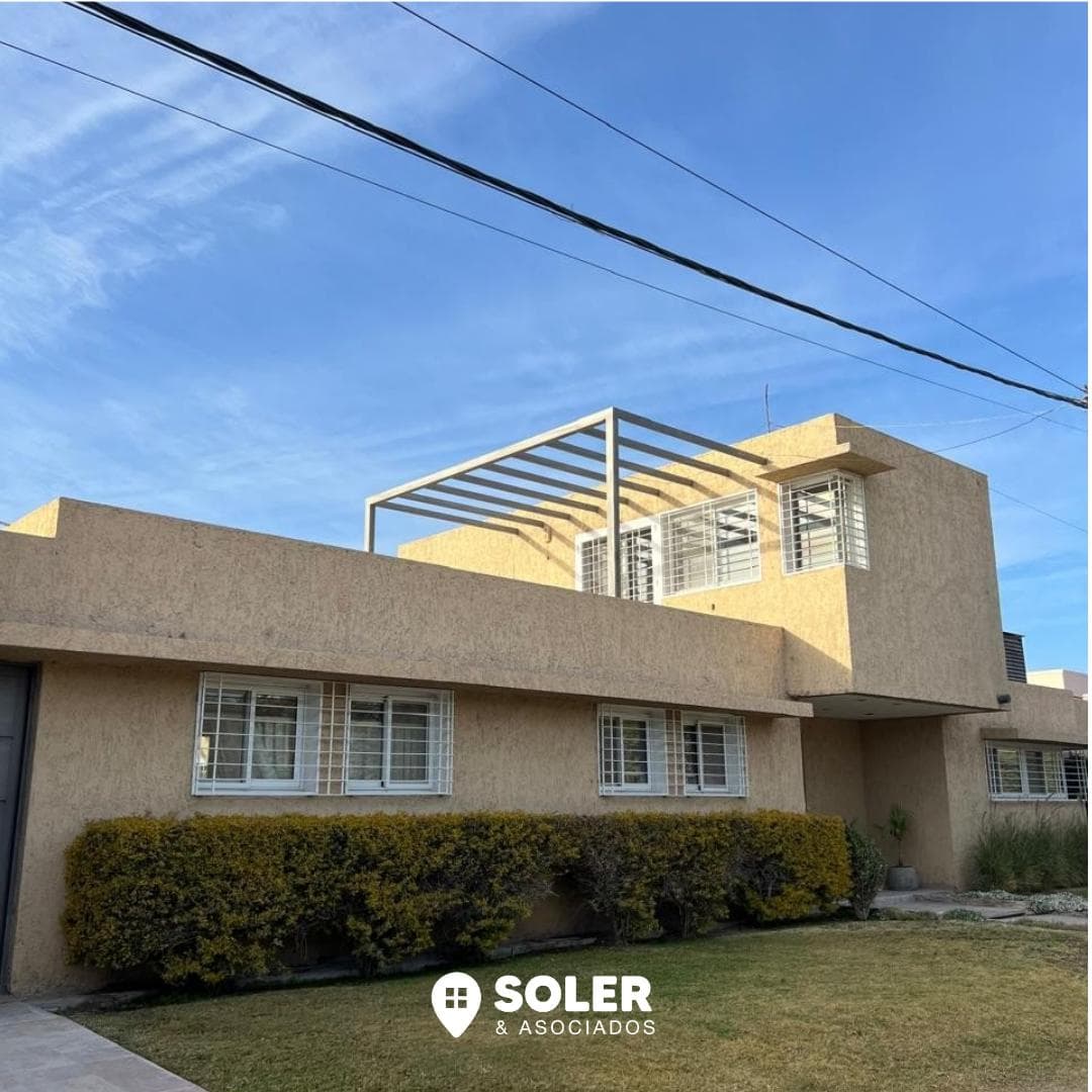 Casa en venta, Barrio La Providencia, San Juan, Santa Lucia . Amplia, Luminosa, Familia - 1