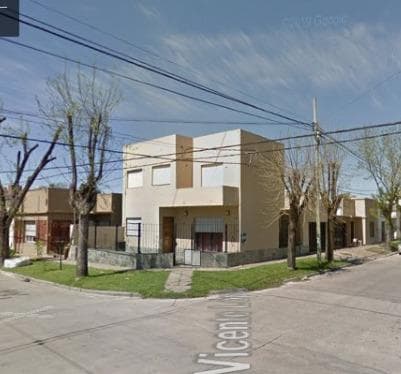 Casa de 4 ambientes en alquiler calle 25 de Mayo y V Lopez lujan centro - 1
