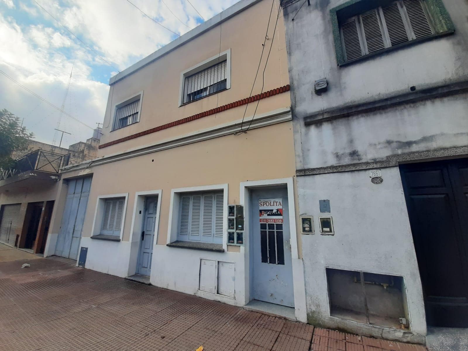 Departamento dos ambientes por escalera - 1