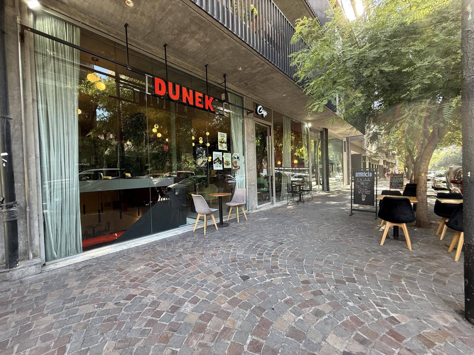 Venta con renta Espectacular local sobre Avenida Directorio 151m2 Apto todo destino - 1