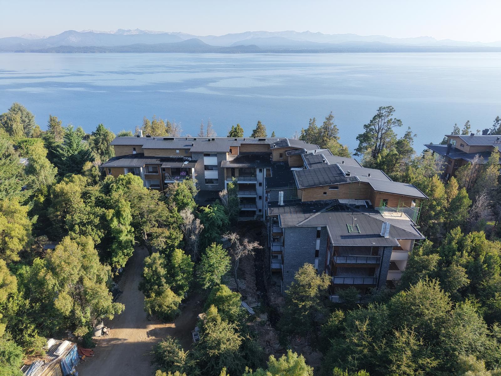 Monoambiente en venta en Barrancas de Melipal, vista parcial al lago - 1