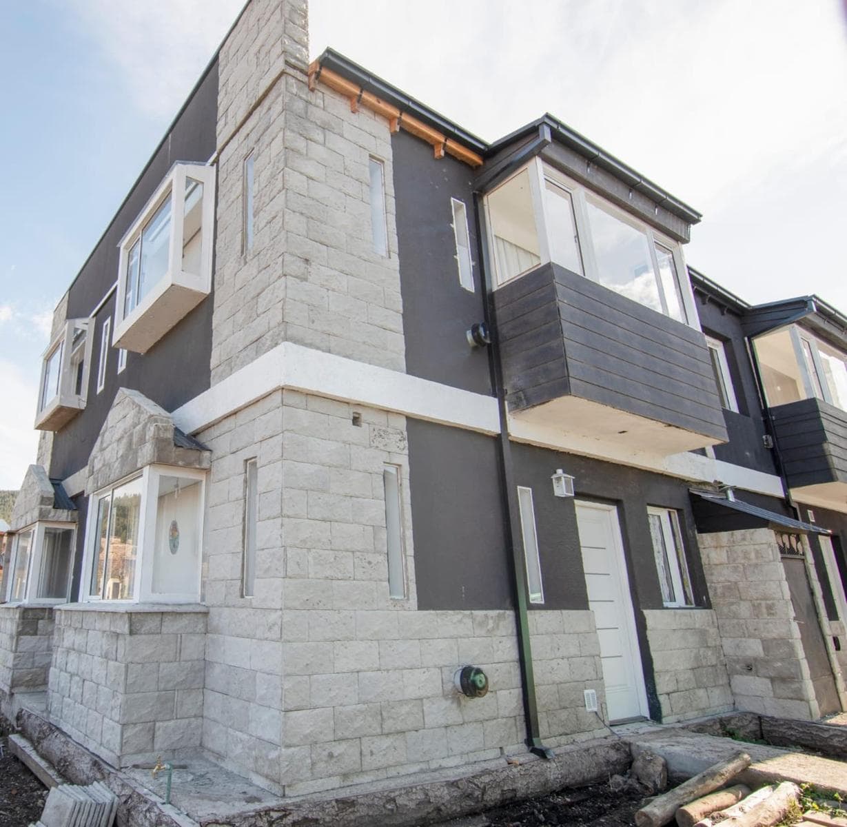 Casa duplex en venta - 2 dormitorios 1 baño - en construcción - 55mts2 - Junin De Los Andes - 1