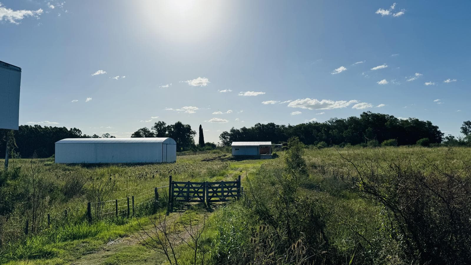 Galpón con casa y 1 Hectárea - 1