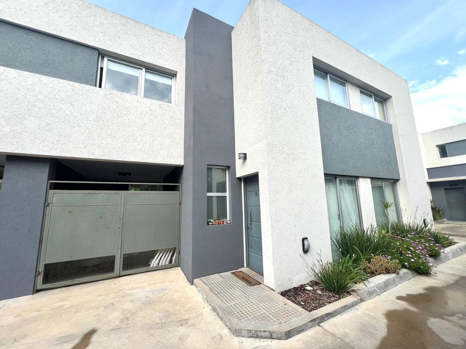 Dúplex en venta en condominio en Ituzaingó Norte - 1