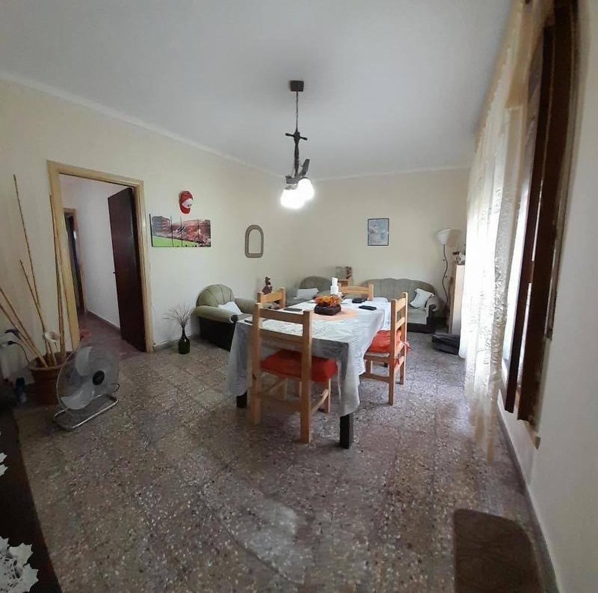 Casa en venta - 2 Dormitorios 1 Baño 1 Cochera -291 Mts2 - Villa Elisa, La Plata - 1