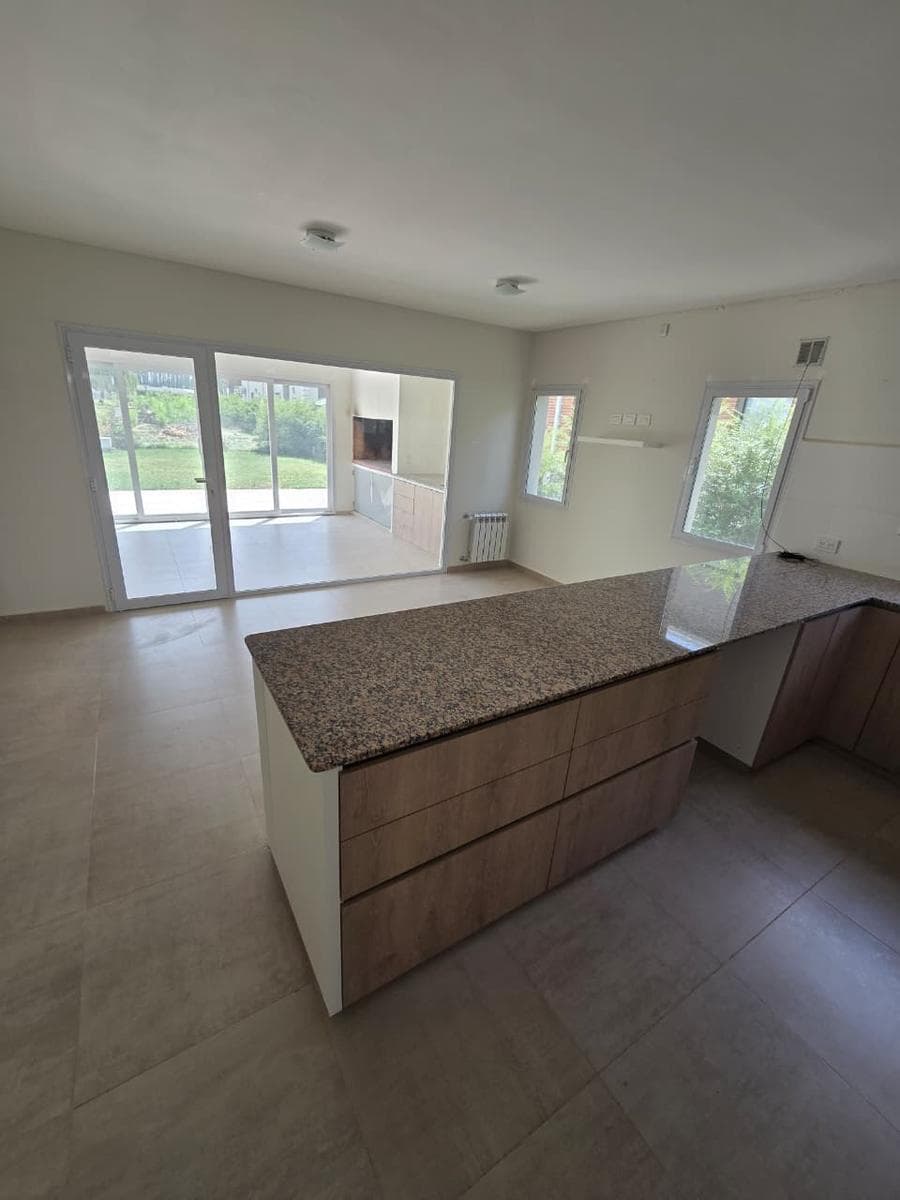 Casa en Cinco Saltos - 1