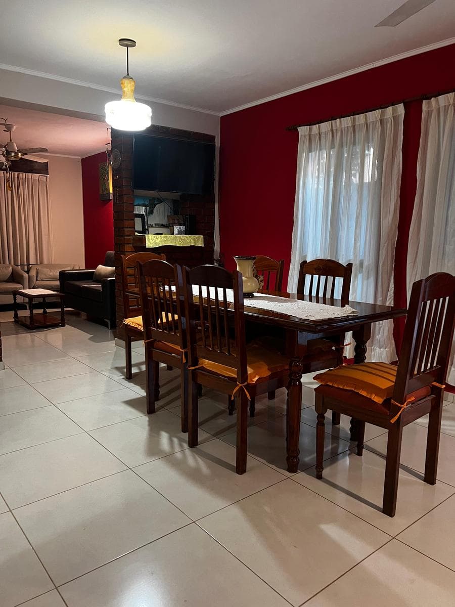 Casa en venta a pasos del centro de la ciudad - 1