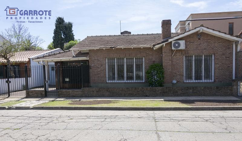 CHALET MUY BUEN ESTADO ZONA CENTRICA - 1