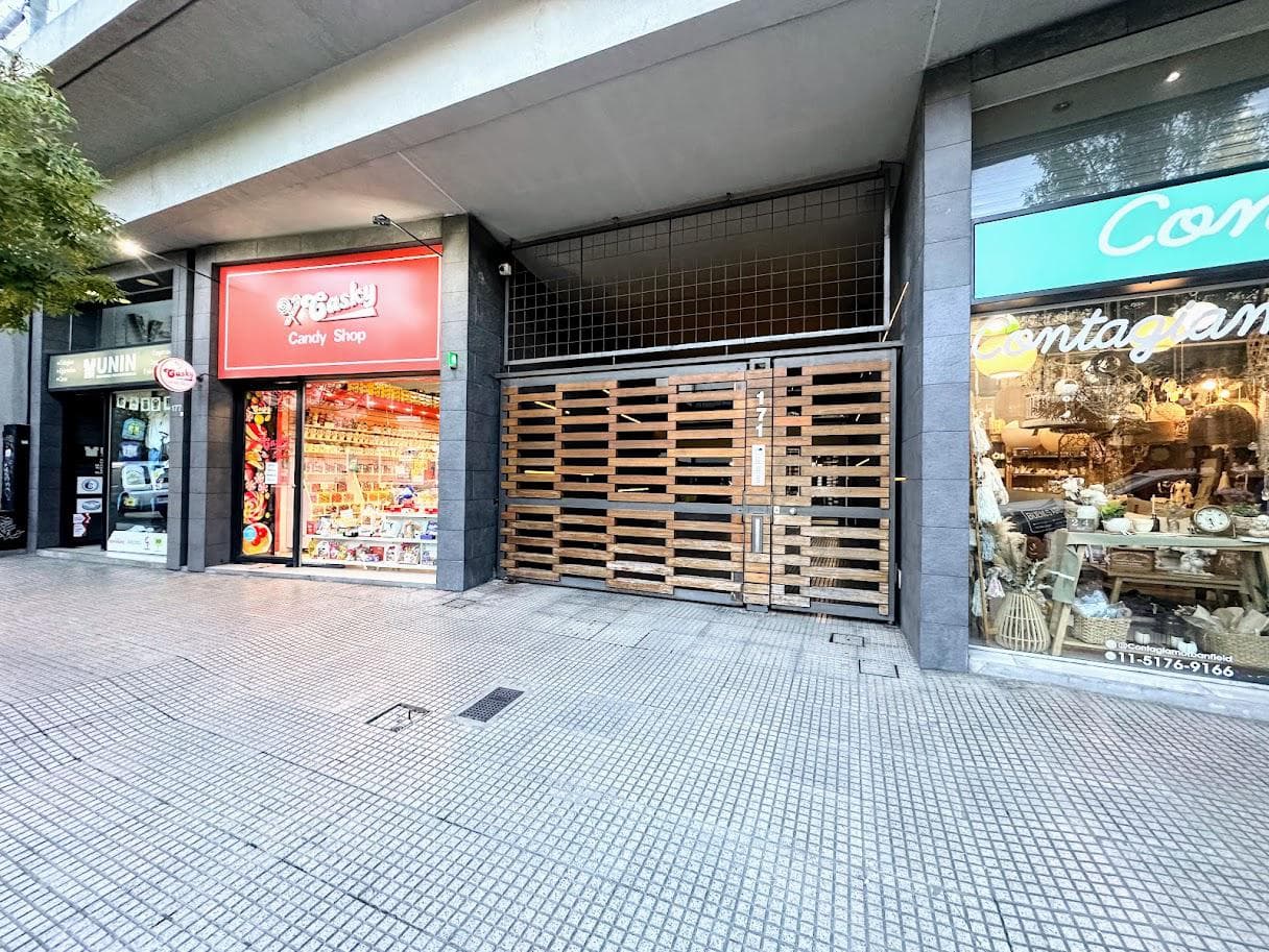 Venta Cochera semicubierta en Banfield Oeste - 1